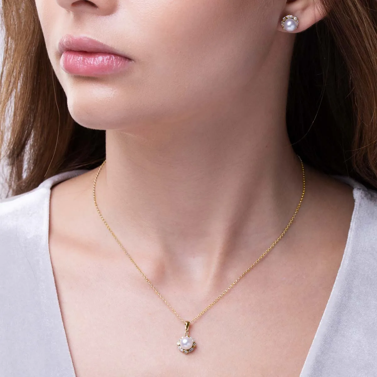 18k Yellow Gold Freshwater Pearl and Diamond Necklace