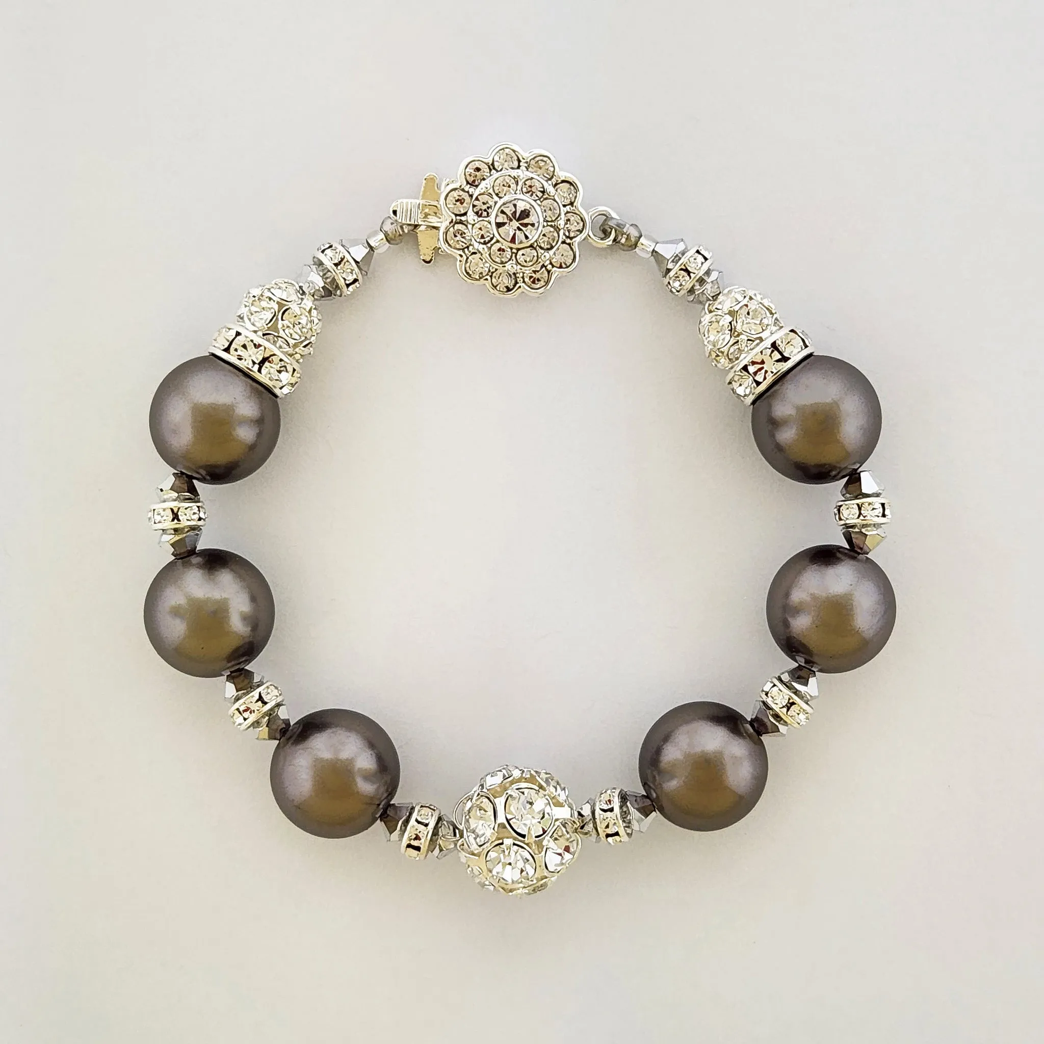 Pearl Bracelet with Crystal Embellishments